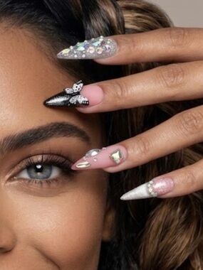 Look Beautiful luxury press on nails with free tablet